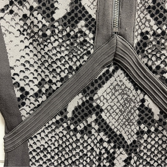 Diane Von Furstenberg Franca Bodycon Snake Print Dress - Size P - Picture 5 of 10